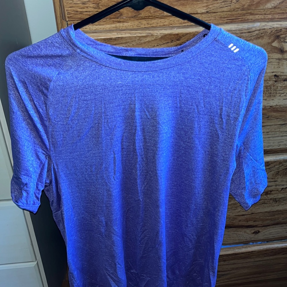 Lululemon tshirt